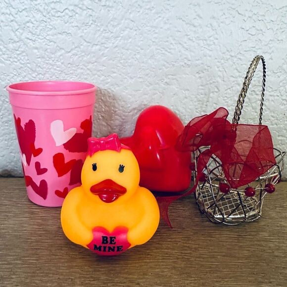 Valentine’s Day Hearts Rubber Duck Mini Bundle Gift Decor Lot - Picture 1 of 3